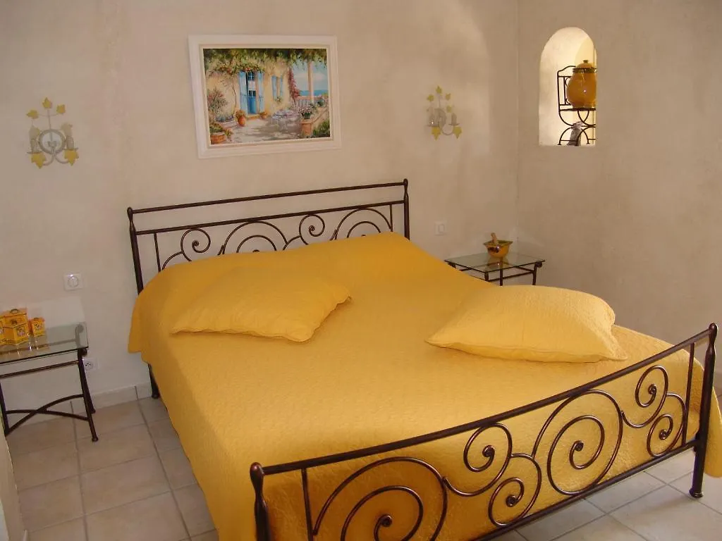 Bed and Breakfast Le Mas Des Tarentes à Trans-en-Provence