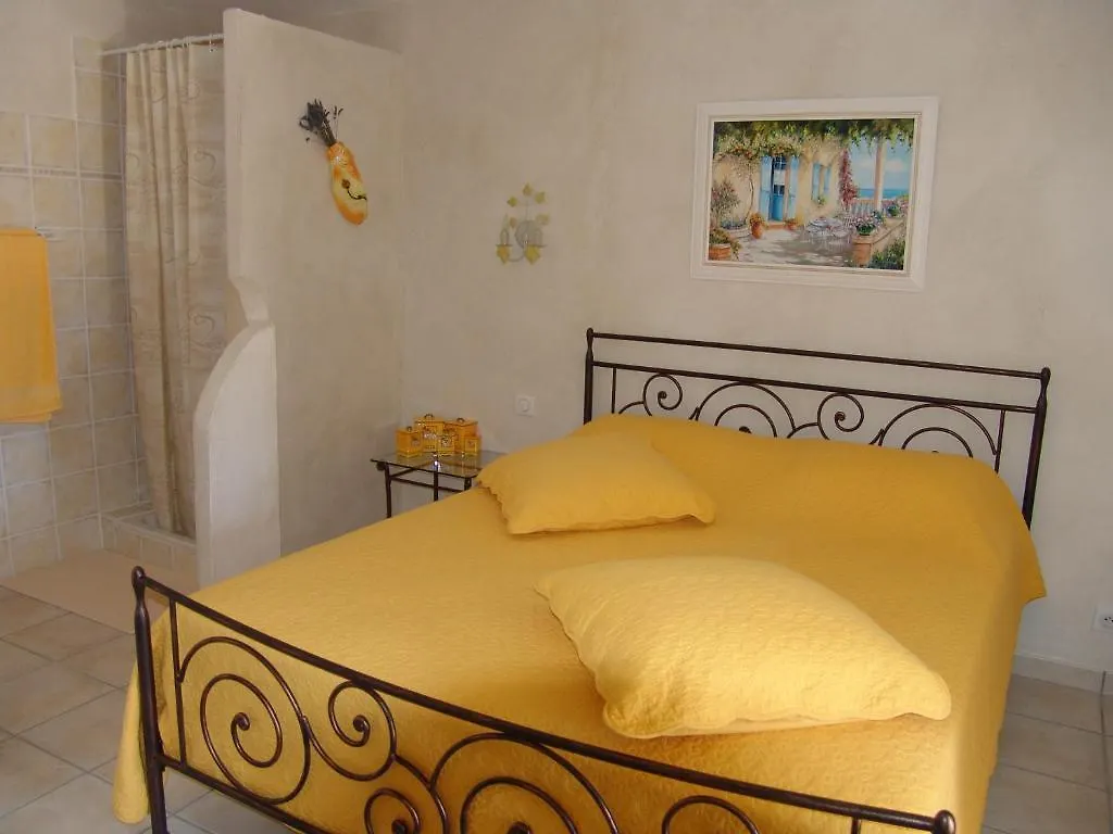Couette-café Bed and Breakfast Le Mas Des Tarentes à Trans-en-Provence
