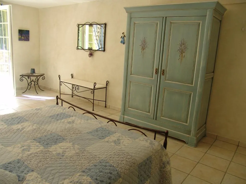 Bed and Breakfast Le Mas Des Tarentes à Trans-en-Provence
